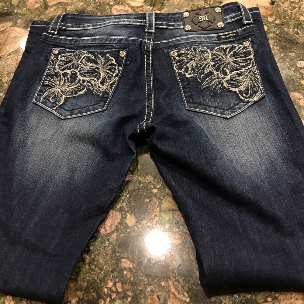 Miss Me jean size 31. Previous owner made inseam 31. Still like new, hardly worn